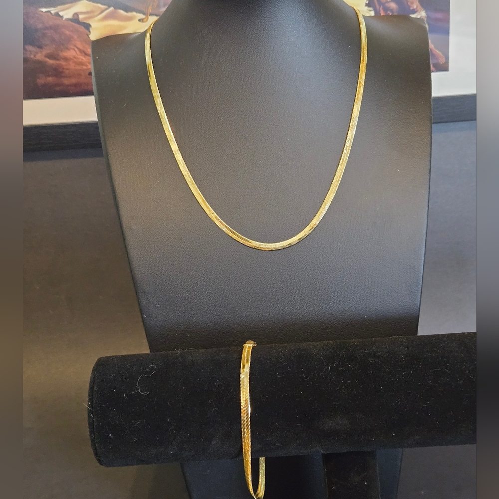 GOLD herringbone style necklace and bracelet set. 26"×5mm and 8"×5mm...25113